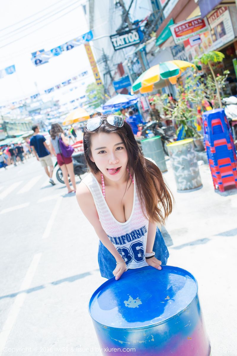 [IMiss爱蜜社] 美女模特vetiver嘉宝贝儿牛仔热裤+内衣诱惑清新街拍 Vol.126