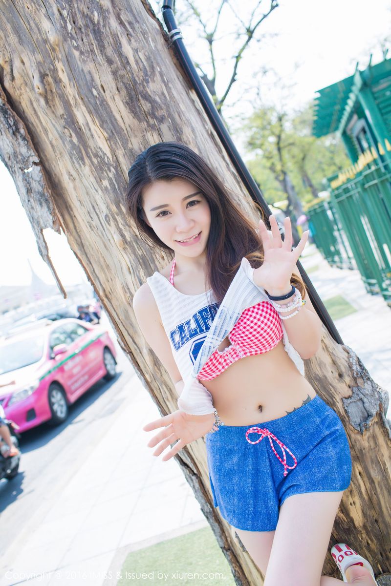 [IMiss爱蜜社] 美女模特vetiver嘉宝贝儿牛仔热裤+内衣诱惑清新街拍 Vol.126