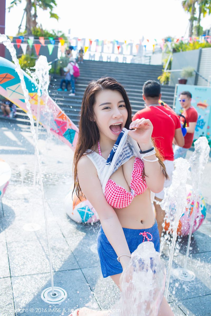 [IMiss爱蜜社] 美女模特vetiver嘉宝贝儿牛仔热裤+内衣诱惑清新街拍 Vol.126