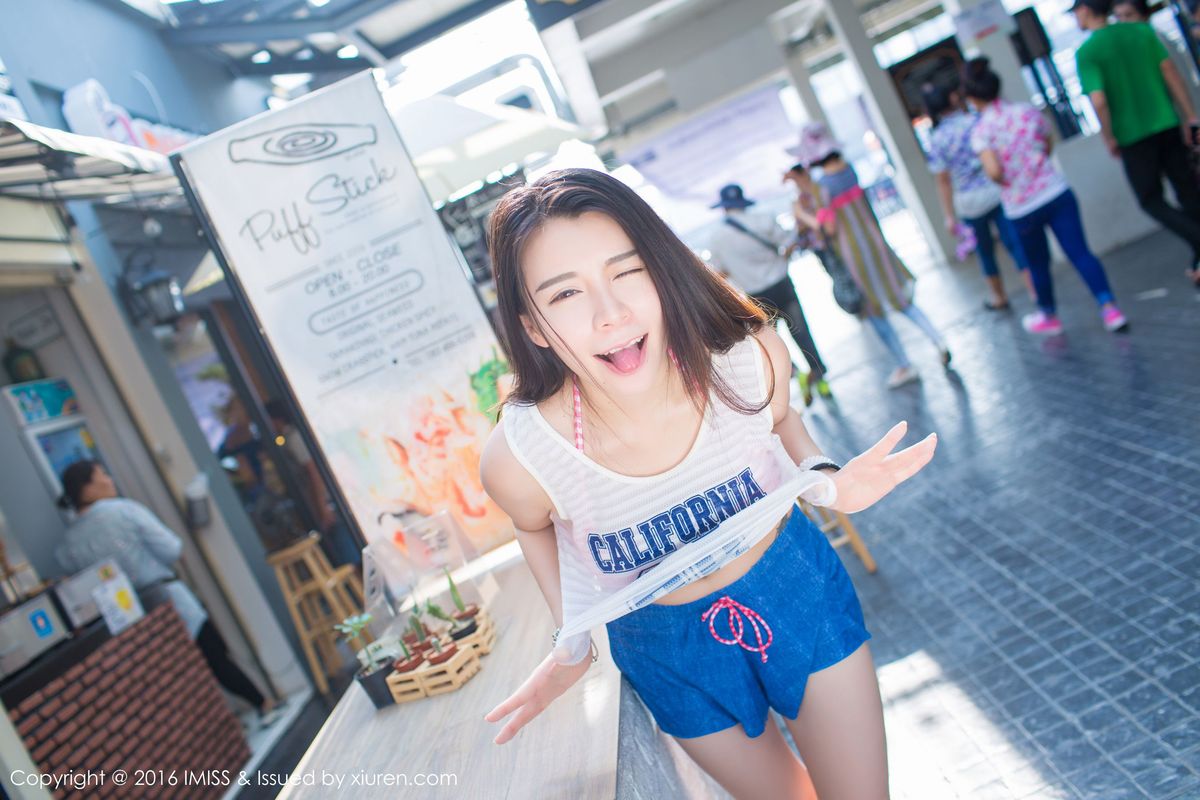 [IMiss爱蜜社] 美女模特vetiver嘉宝贝儿牛仔热裤+内衣诱惑清新街拍 Vol.126