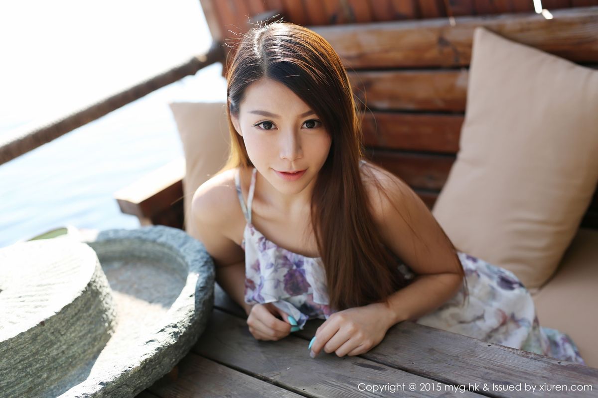 [MyGirl美媛馆] 美女模特Vetiver嘉宝贝儿唯美长裙+牛仔装小清新套图 Vol.106