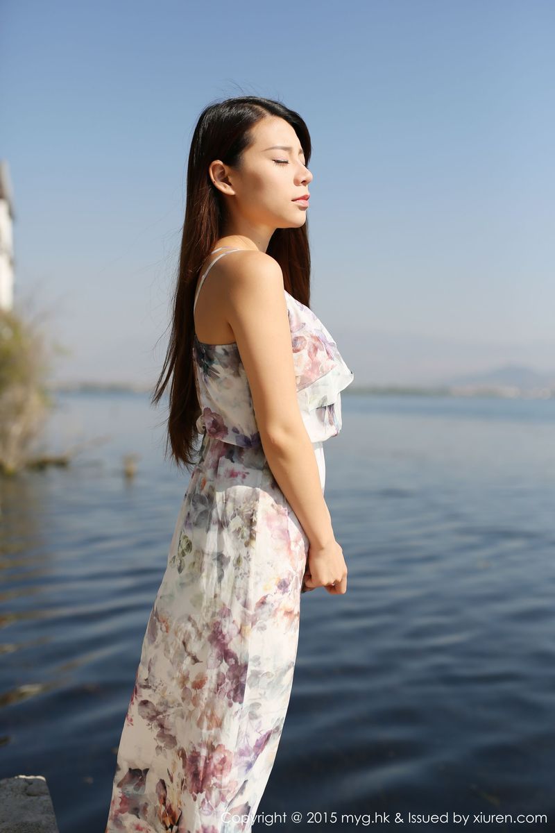 [MyGirl美媛馆] 美女模特Vetiver嘉宝贝儿唯美长裙+牛仔装小清新套图 Vol.106