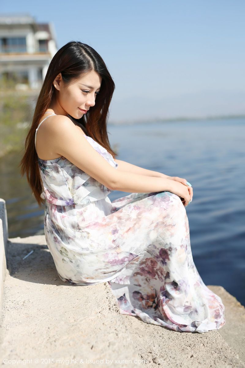 [MyGirl美媛馆] 美女模特Vetiver嘉宝贝儿唯美长裙+牛仔装小清新套图 Vol.106