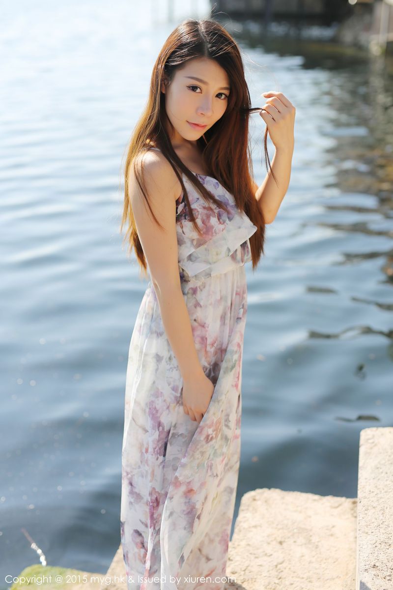 [MyGirl美媛馆] 美女模特Vetiver嘉宝贝儿唯美长裙+牛仔装小清新套图 Vol.106