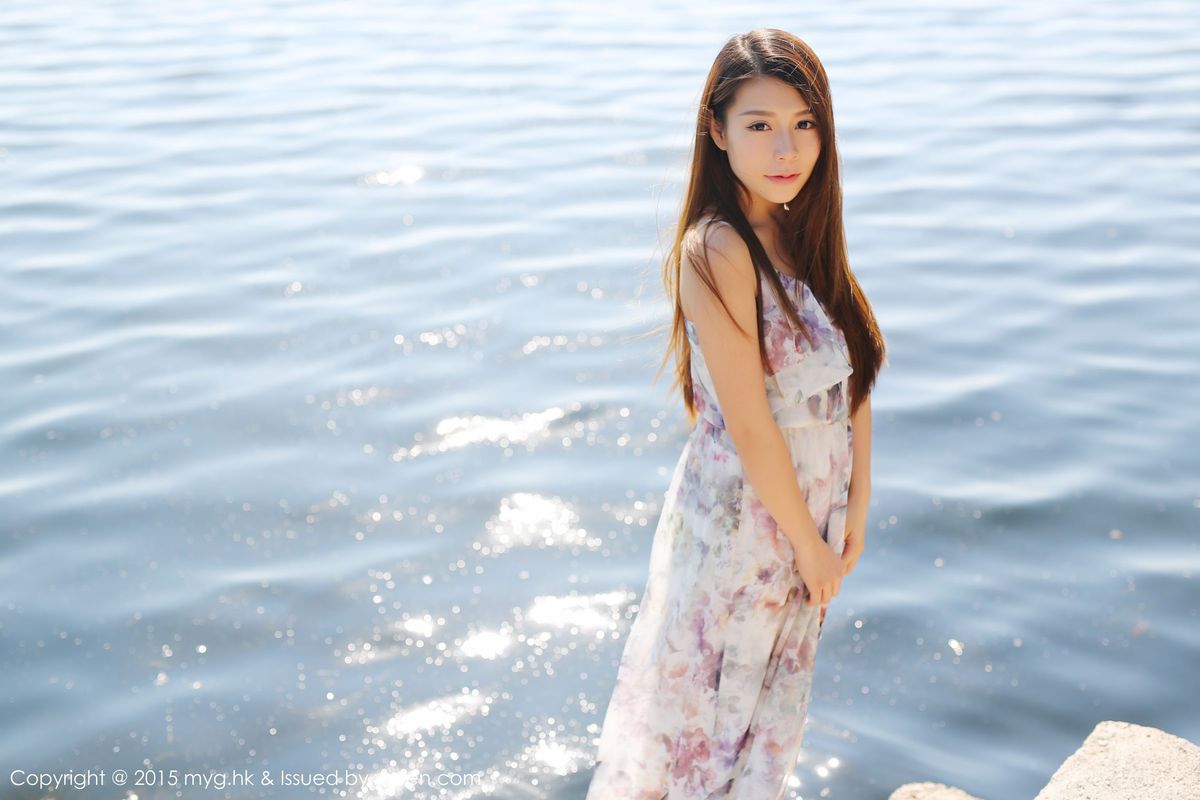 [MyGirl美媛馆] 美女模特Vetiver嘉宝贝儿唯美长裙+牛仔装小清新套图 Vol.106