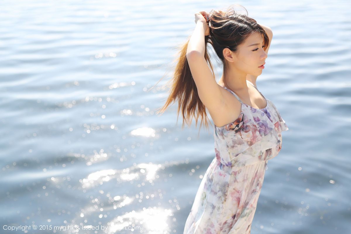 [MyGirl美媛馆] 美女模特Vetiver嘉宝贝儿唯美长裙+牛仔装小清新套图 Vol.106