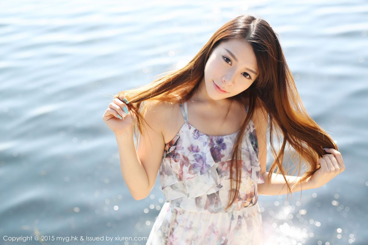 [MyGirl美媛馆] 美女模特Vetiver嘉宝贝儿唯美长裙+牛仔装小清新套图 Vol.106