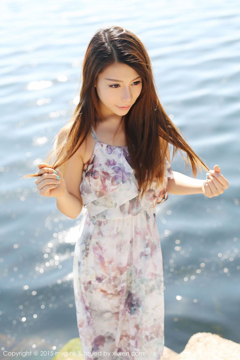 [MyGirl美媛馆] 美女模特Vetiver嘉宝贝儿唯美长裙+牛仔装小清新套图 Vol.106