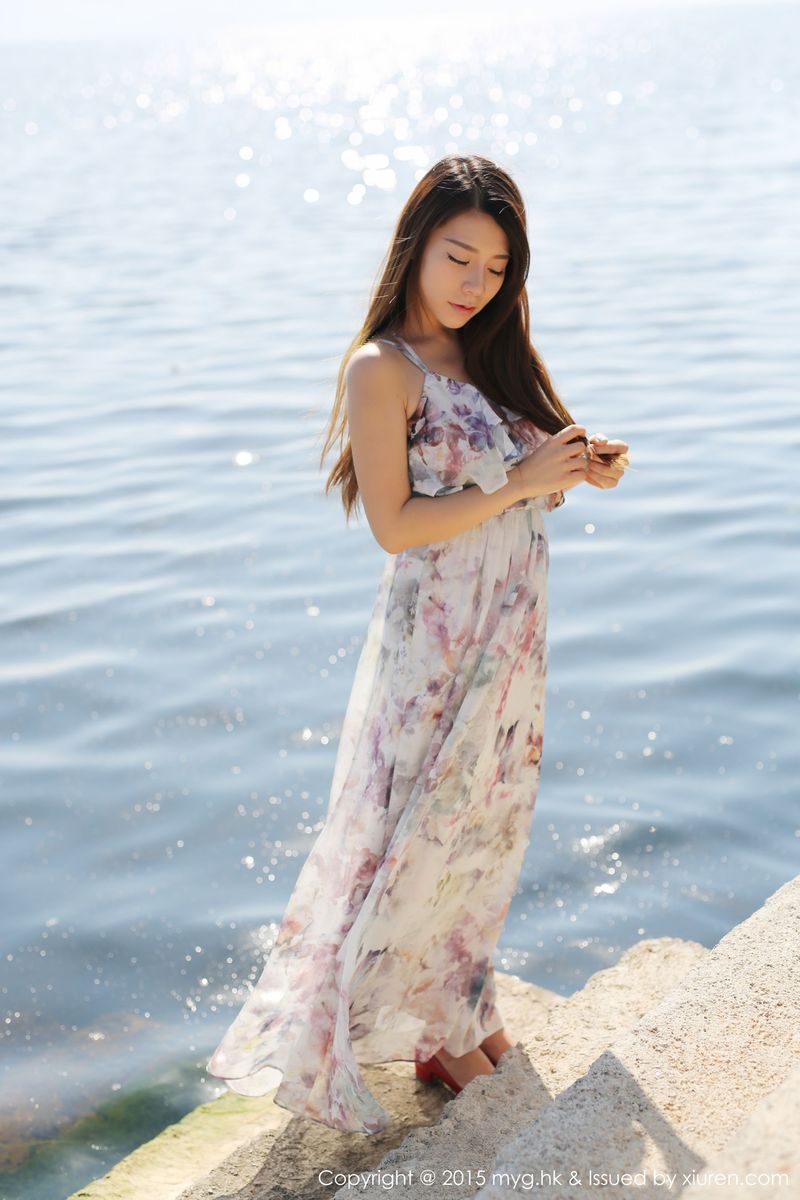 [MyGirl美媛馆] 美女模特Vetiver嘉宝贝儿唯美长裙+牛仔装小清新套图 Vol.106