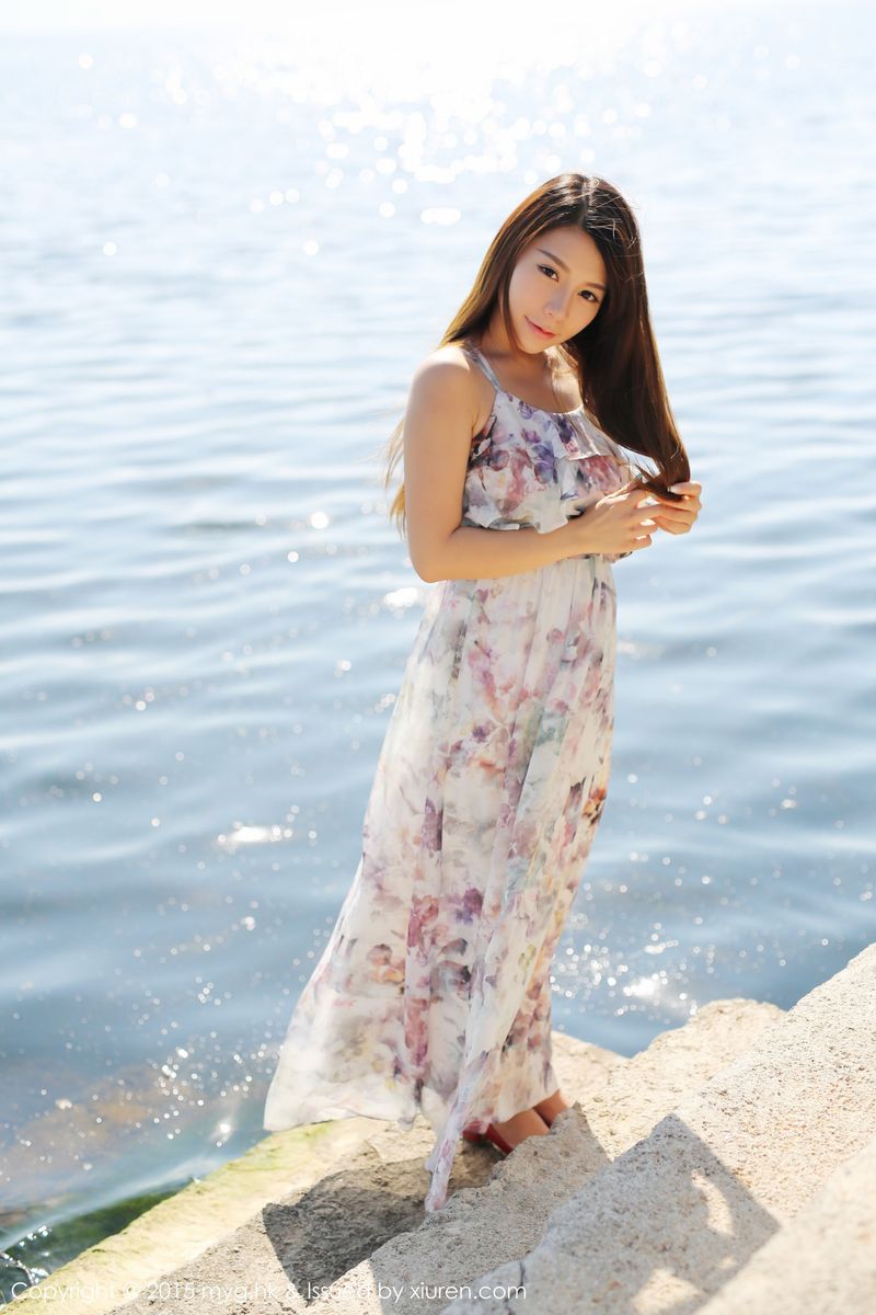 [MyGirl美媛馆] 美女模特Vetiver嘉宝贝儿唯美长裙+牛仔装小清新套图 Vol.106