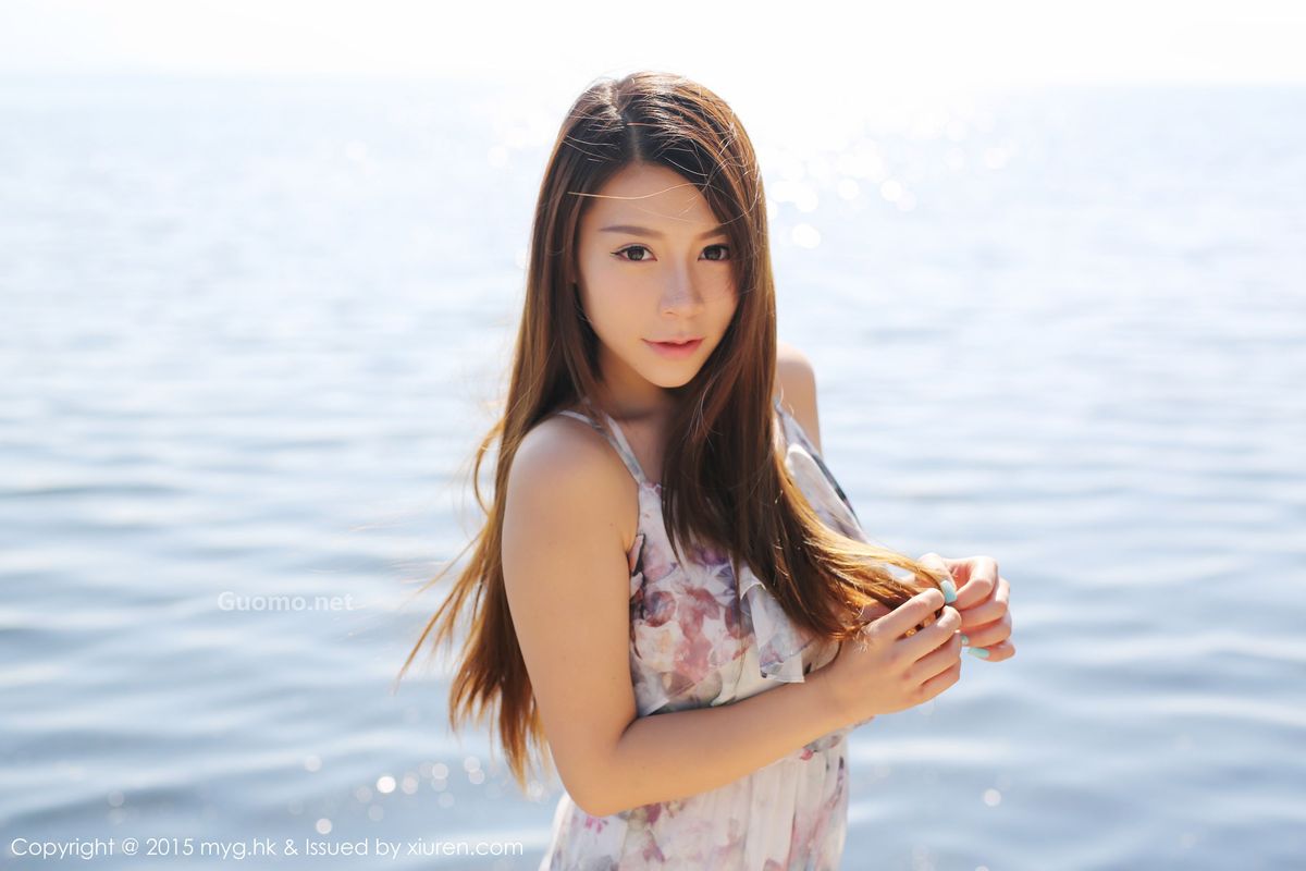 [MyGirl美媛馆] 美女模特Vetiver嘉宝贝儿唯美长裙+牛仔装小清新套图 Vol.106