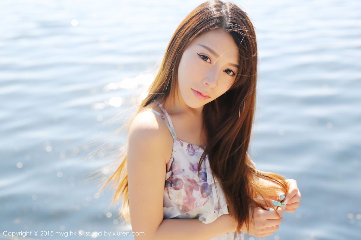 [MyGirl美媛馆] 美女模特Vetiver嘉宝贝儿唯美长裙+牛仔装小清新套图 Vol.106