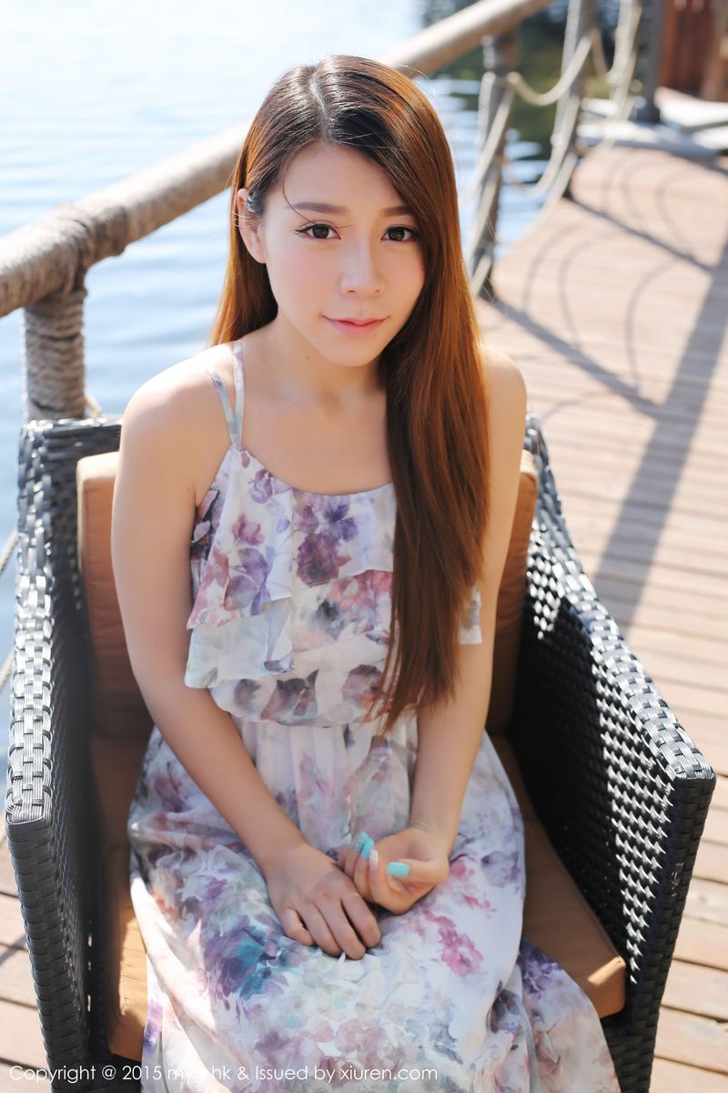 [MyGirl美媛馆] 美女模特Vetiver嘉宝贝儿唯美长裙+牛仔装小清新套图 Vol.106