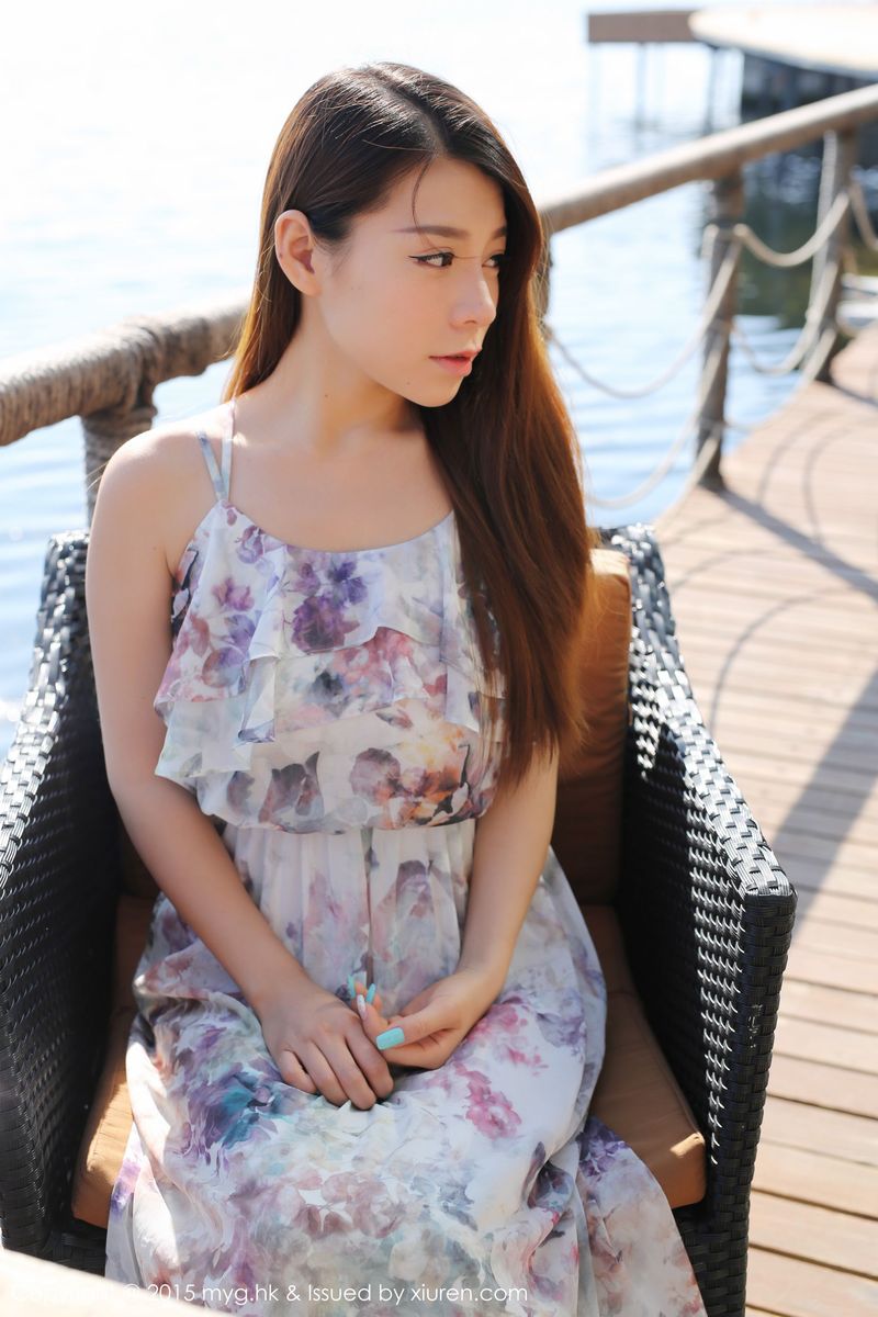 [MyGirl美媛馆] 美女模特Vetiver嘉宝贝儿唯美长裙+牛仔装小清新套图 Vol.106