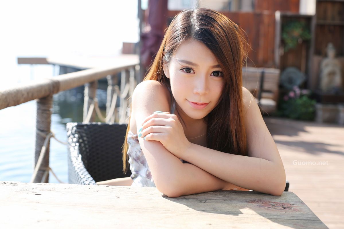 [MyGirl美媛馆] 美女模特Vetiver嘉宝贝儿唯美长裙+牛仔装小清新套图 Vol.106