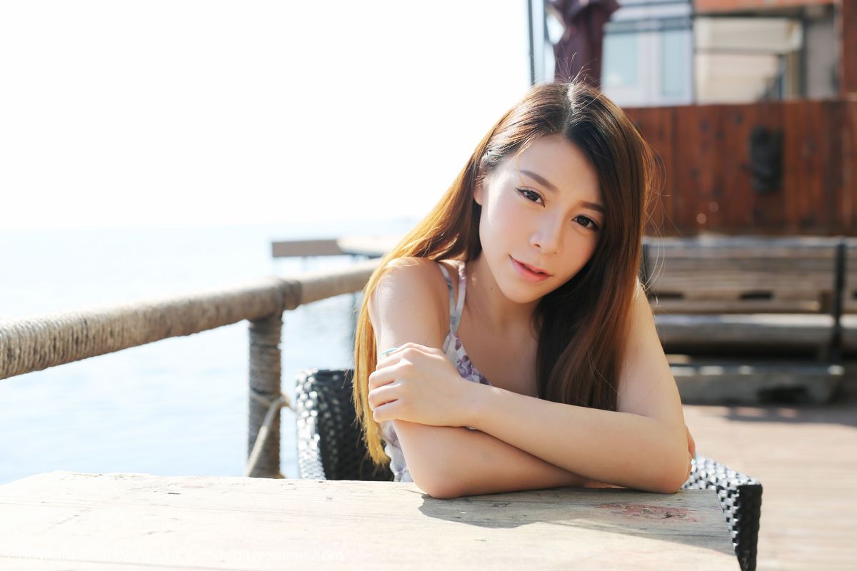 [MyGirl美媛馆] 美女模特Vetiver嘉宝贝儿唯美长裙+牛仔装小清新套图 Vol.106