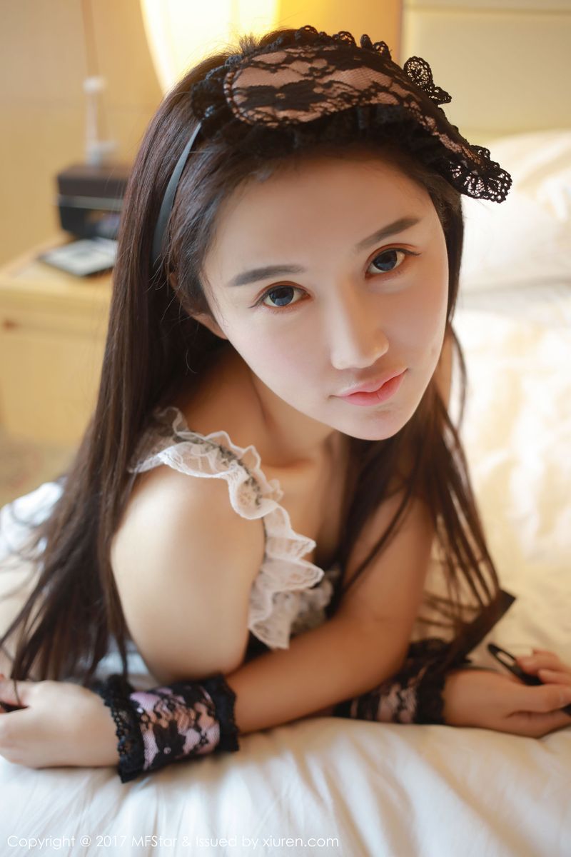 [MFStar模范学院] 新人模特程程CC学生装+厨娘制服装扮首套写真 Vol.085