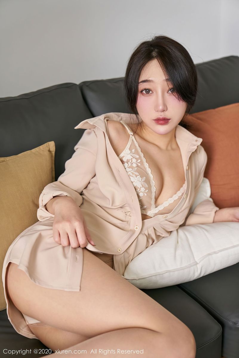 [XiuRen秀人网] 美女模特九月生修长美腿情趣内衣居家女友系列套图 No.2424