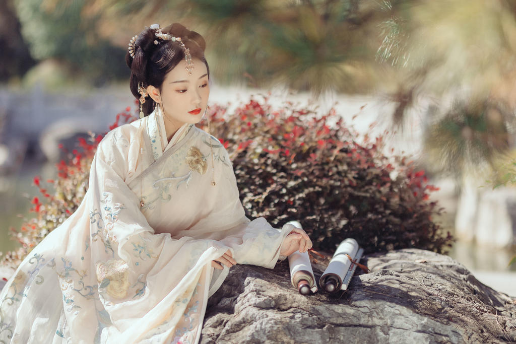 汉服美女红唇雪肤秀雅绝俗美图