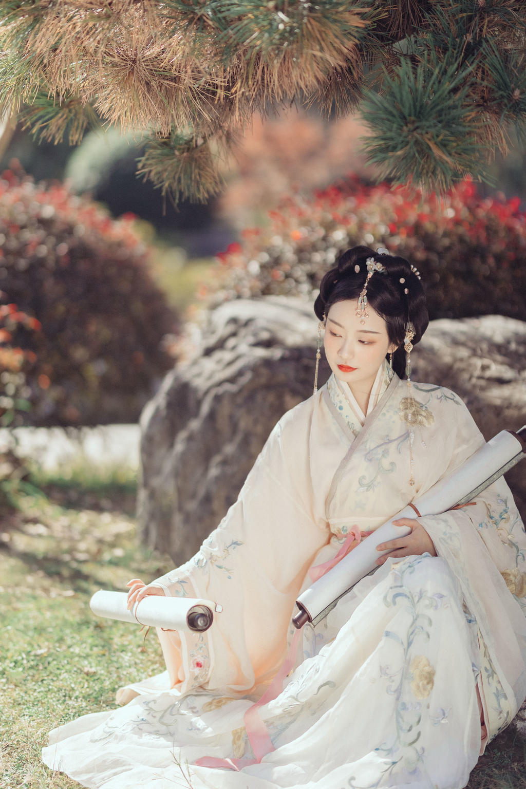 汉服美女红唇雪肤秀雅绝俗美图