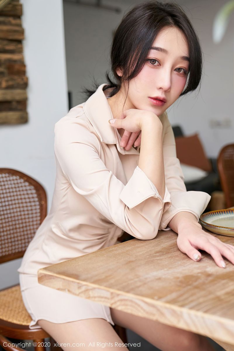 [XiuRen秀人网] 美女模特九月生修长美腿情趣内衣居家女友系列套图 No.2424