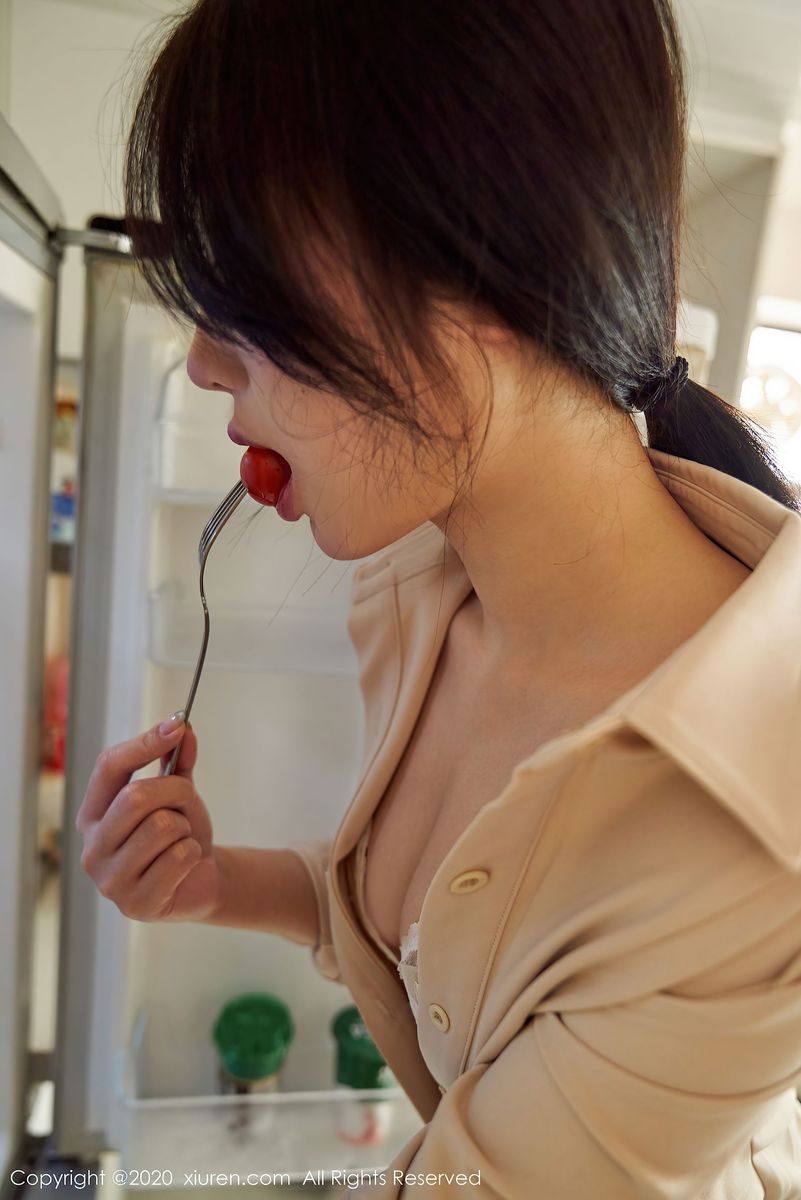 [XiuRen秀人网] 美女模特九月生修长美腿情趣内衣居家女友系列套图 No.2424