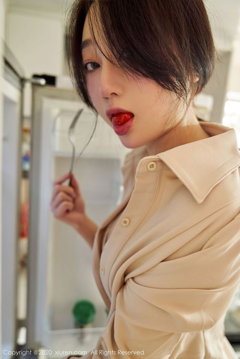 [XiuRen秀人网] 美女模特九月生修长美腿情趣内衣居家女友系列套图 No.2424