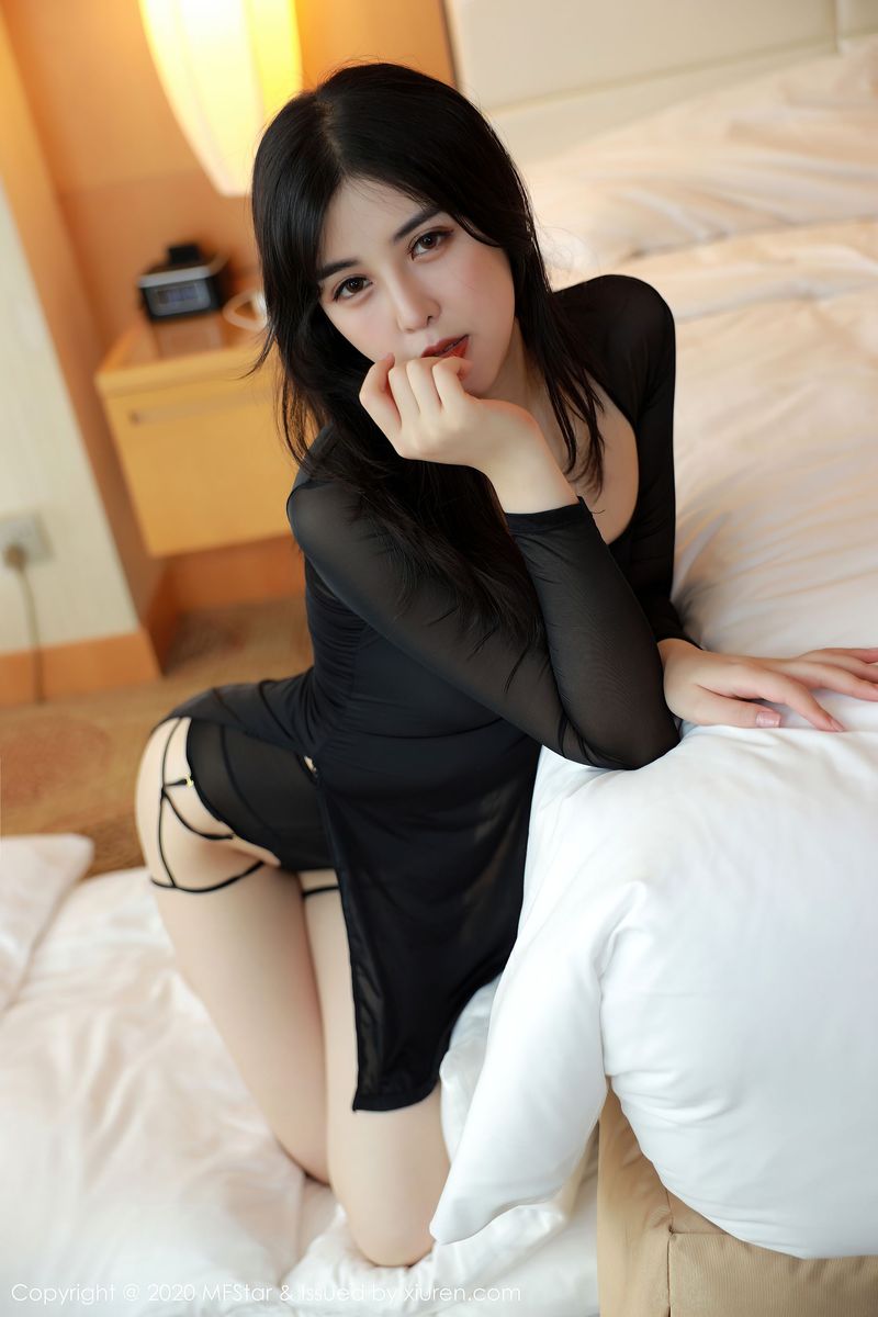 [MFStar模范学院] 美女模特韩静安白嫩身材&黑色情趣装性感写真 Vol.352