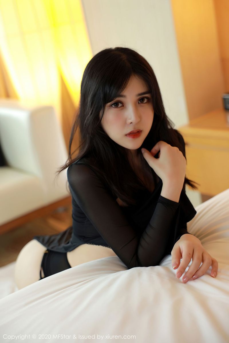 [MFStar模范学院] 美女模特韩静安白嫩身材&黑色情趣装性感写真 Vol.352
