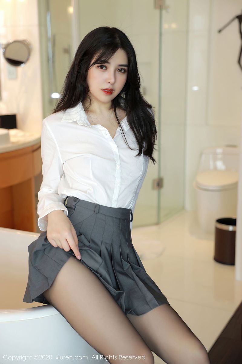[XIUREN秀人网] 新人模特韩静安白衬衫百褶裙丝袜系列首套写真 No.2330