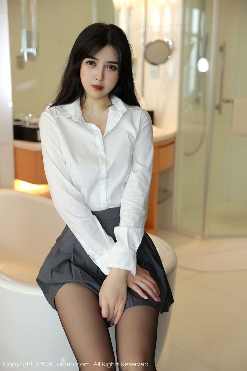 [XIUREN秀人网] 新人模特韩静安白衬衫百褶裙丝袜系列首套写真 No.2330