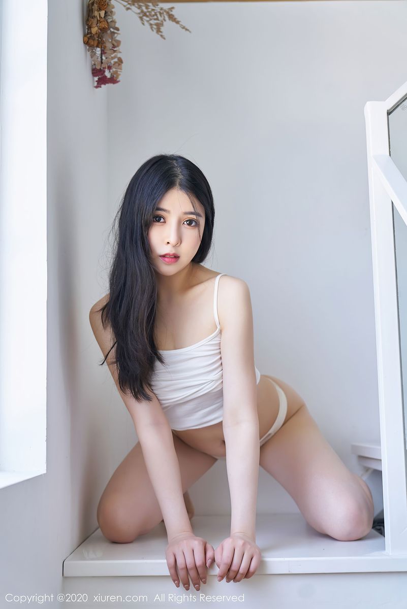 [XiuRen秀人网] 美女模特姜贞语修长美腿吊带系列私房激凸写真 No.2571