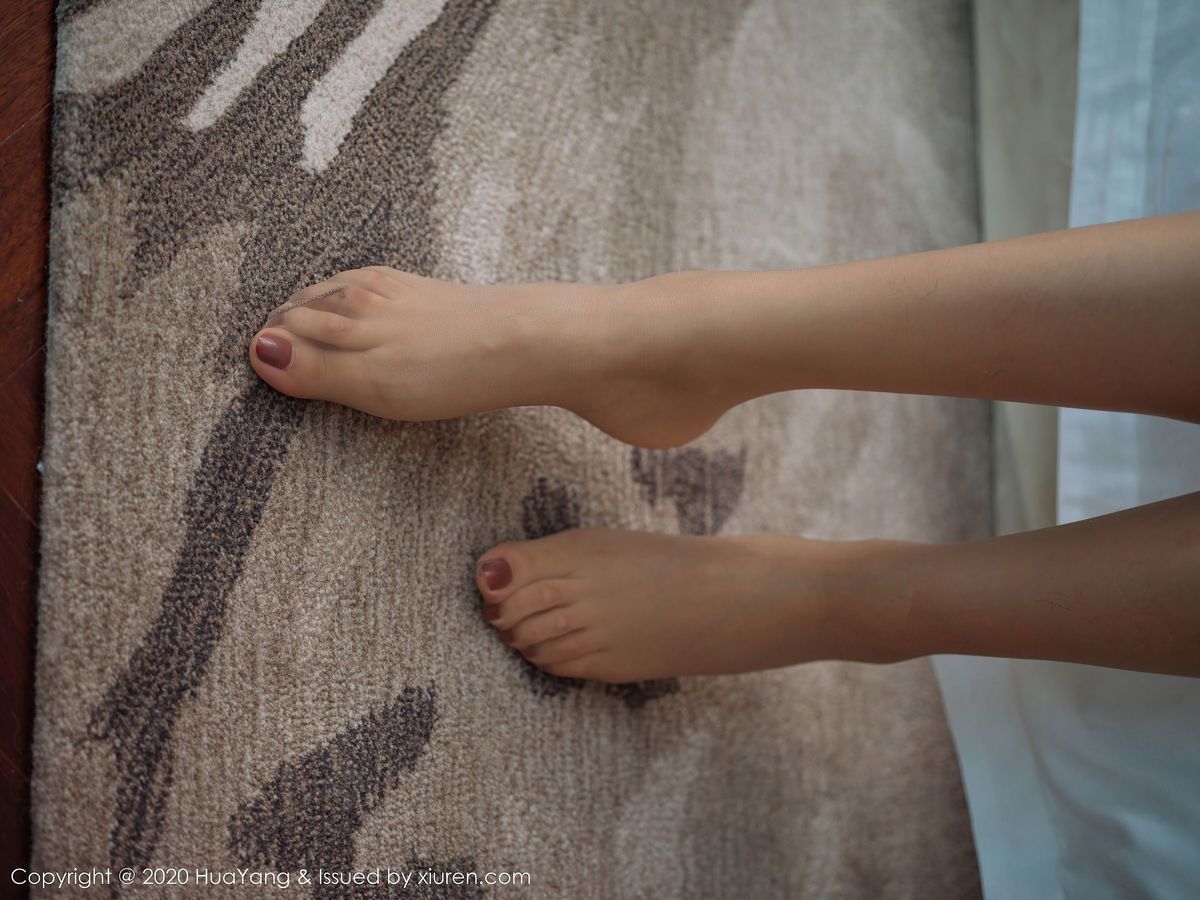 [HuaYang花漾] 美女模特田冰冰情趣皮衣与丝袜美腿系列写真 Vol.307