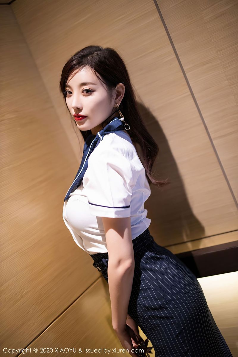 [XIAOYU语画界] 甜美女神杨晨晨sugar黑丝美腿街边偶遇系列写真 Vol.393