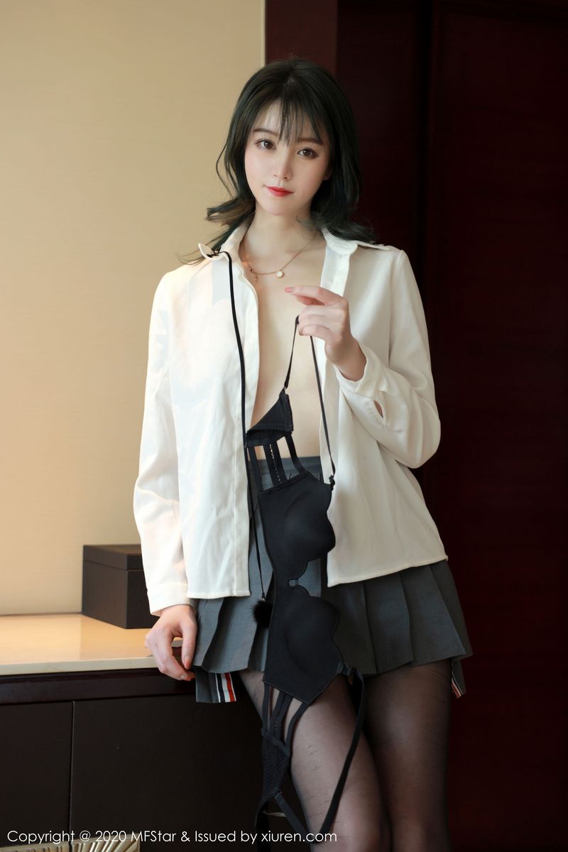 [MFStar模范学院] 新人模特yoo优优曼妙身材JK服饰性感写真 Vol.312