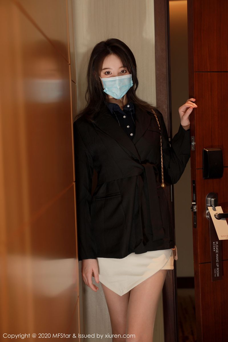 [MFStar模范学院] 美女模特yoo优优口罩遮面&纤纤细腿性感私房写真 Vol.333