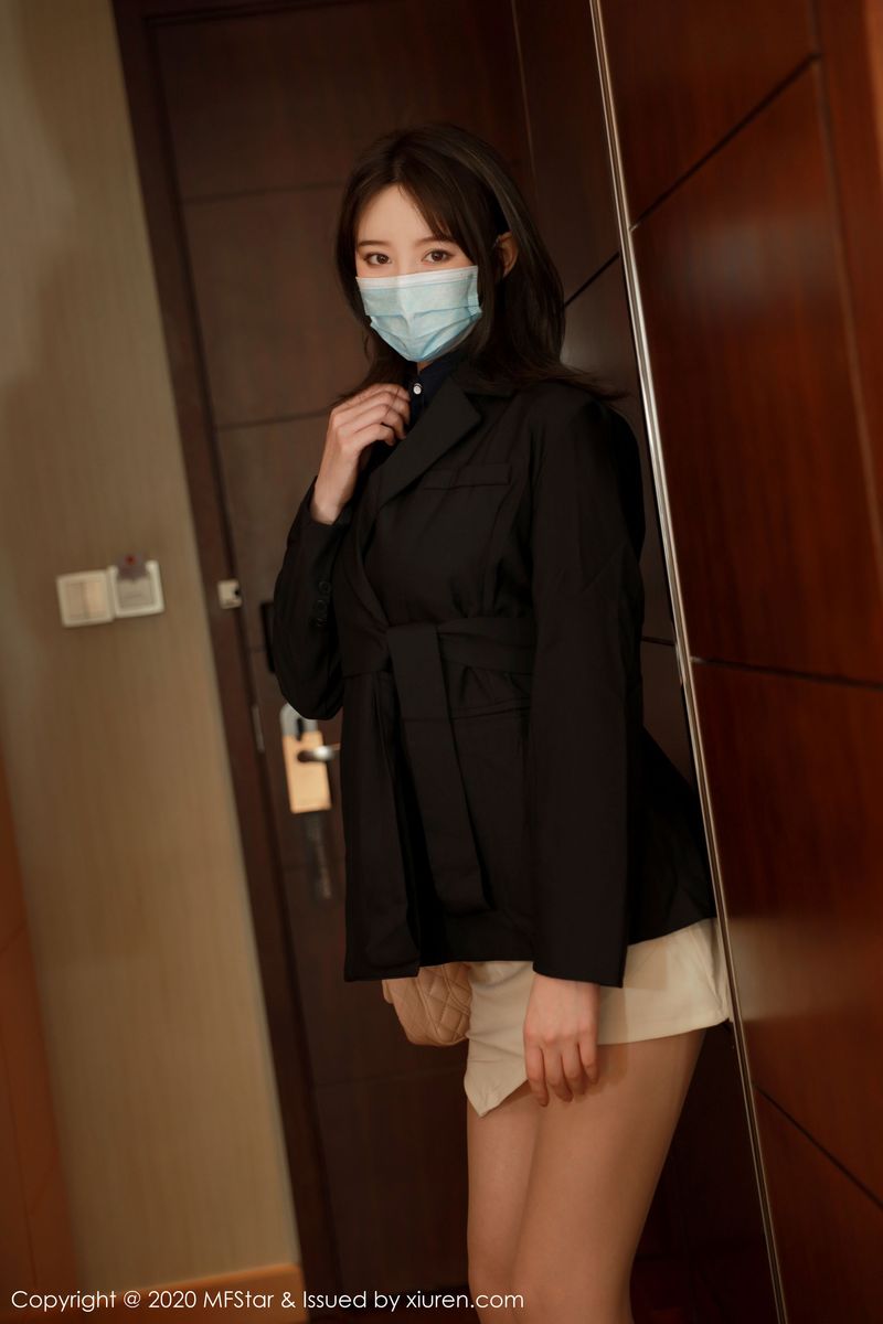 [MFStar模范学院] 美女模特yoo优优口罩遮面&纤纤细腿性感私房写真 Vol.333