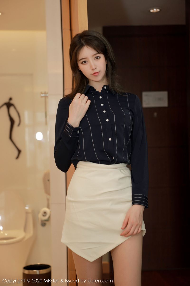 [MFStar模范学院] 美女模特yoo优优口罩遮面&纤纤细腿性感私房写真 Vol.333