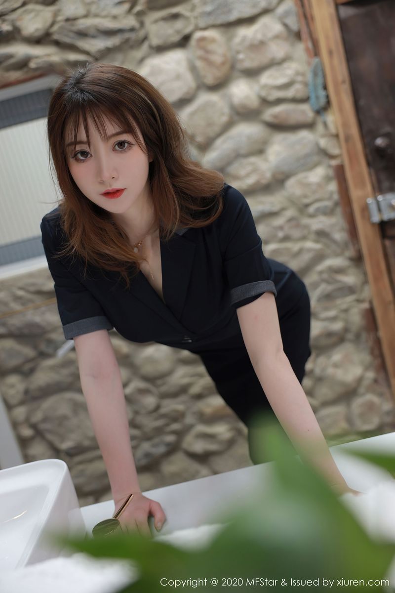 [MFStar模范学院] 美女模特yoo优优黑色制服浴室内衣系列大理旅拍 Vol.337