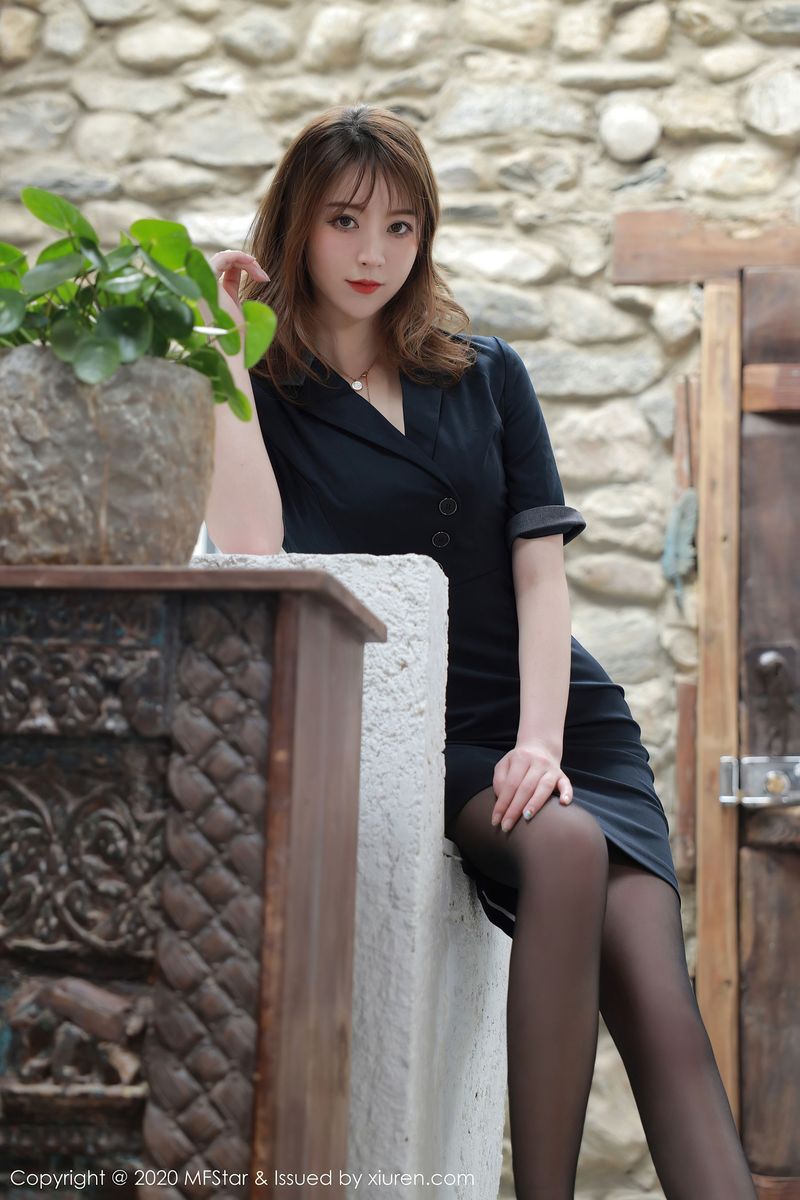 [MFStar模范学院] 美女模特yoo优优黑色制服浴室内衣系列大理旅拍 Vol.337