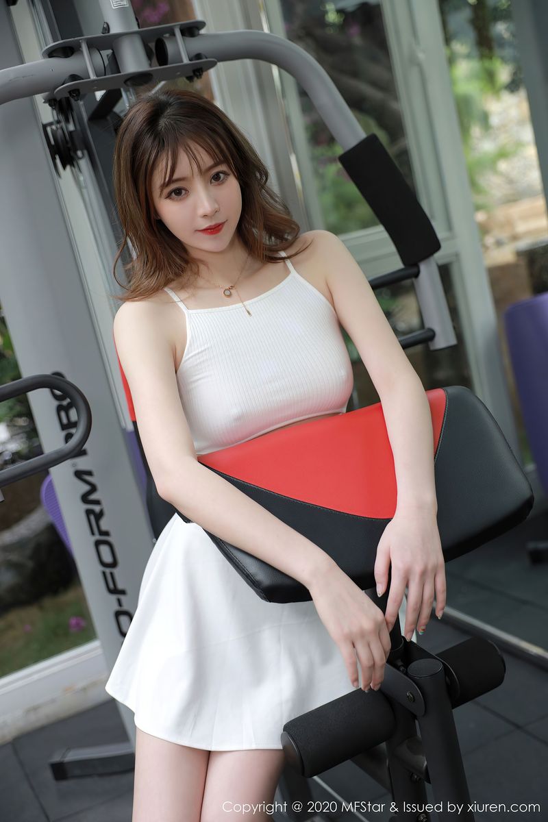 [MFStar模范学院] 美女模特yoo优优白色短裙健身房系列大理旅拍 Vol.364