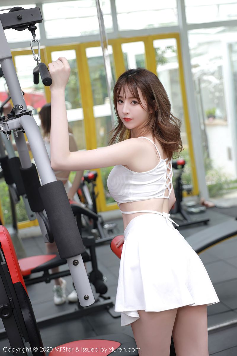 [MFStar模范学院] 美女模特yoo优优白色短裙健身房系列大理旅拍 Vol.364