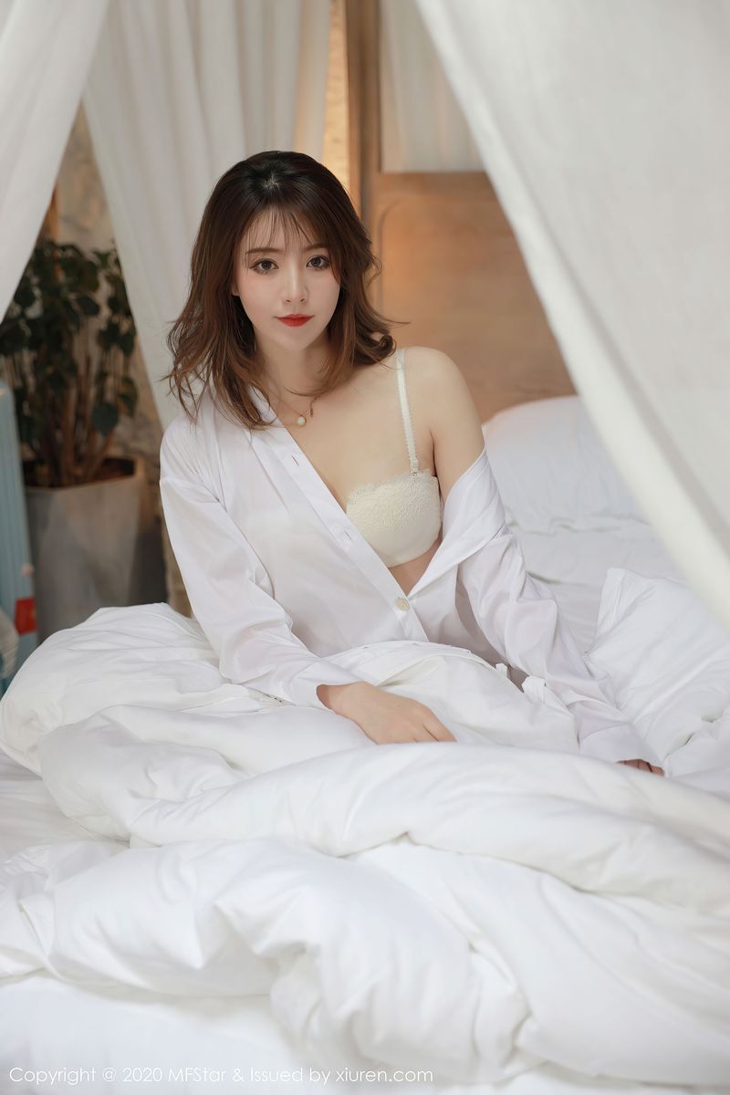 [MFStar模范学院] 美女模特yoo优优 - 白衬衫与丝袜系列美腿大理旅拍 Vol.369