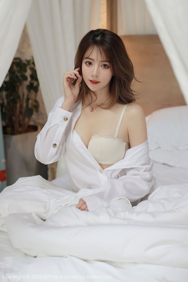 [MFStar模范学院] 美女模特yoo优优 - 白衬衫与丝袜系列美腿大理旅拍 Vol.369