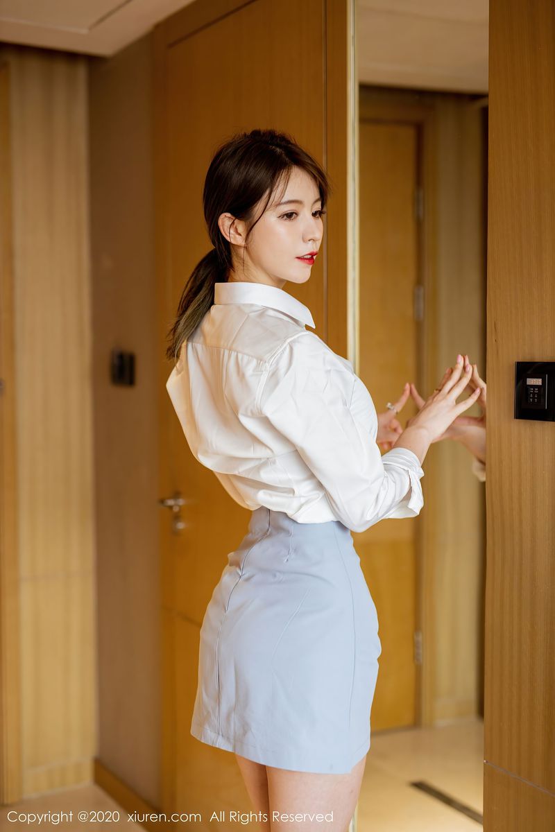 [XIUREN秀人网] 美女模特yoo优优白衬衫性感秘书装职场OL写真 No.2350
