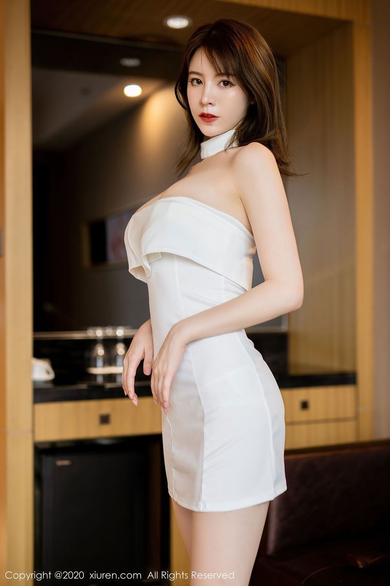 [XIUREN秀人网] 美女模特yoo优优修长美腿&抹胸礼裙私房写真 No.2402