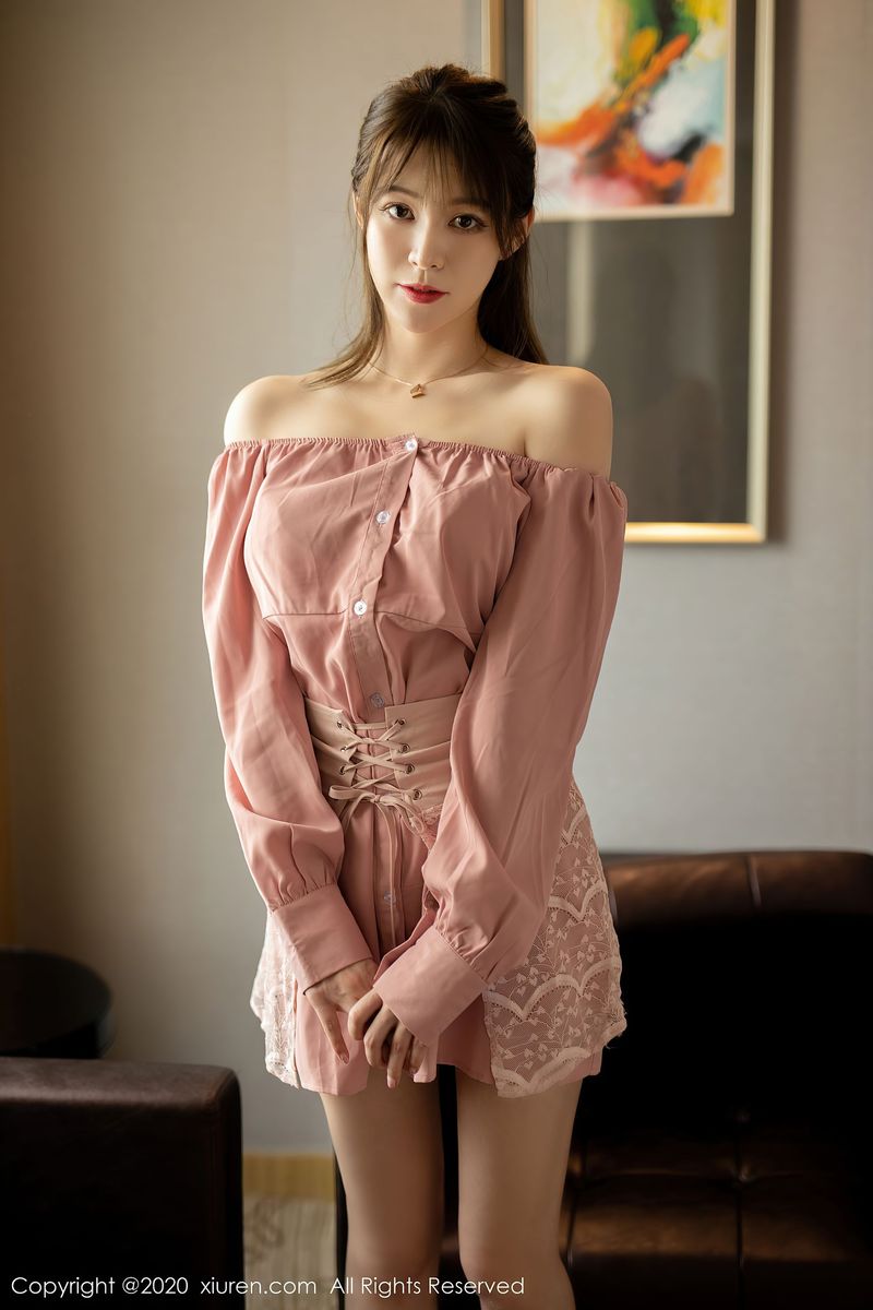 [XiuRen秀人网] 美女模特yoo优优粉色吊裙&性感内衣私房写真 No.2473