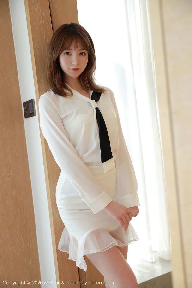 [MFStar模范学院] 美女模特yoo优优修长美腿&都市丽人系列四川旅拍 Vol.400