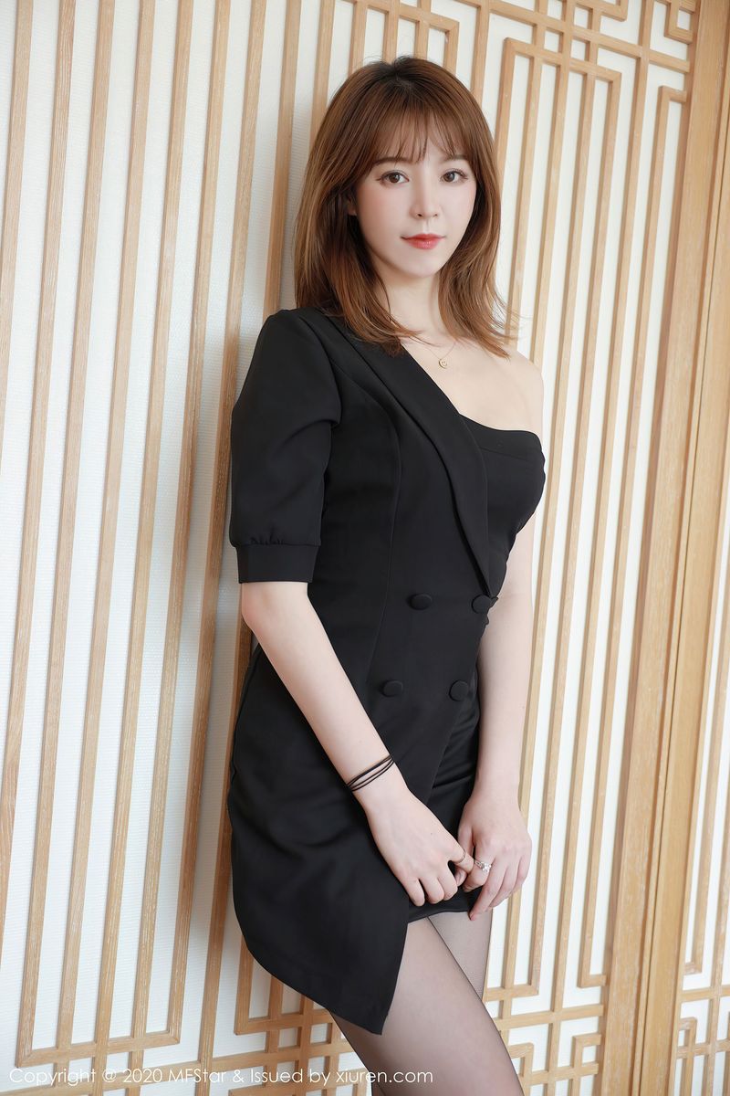 [MFStar模范学院] 美女模特yoo优优 - 抹胸礼裙与黑丝魅惑四川旅拍 Vol.405