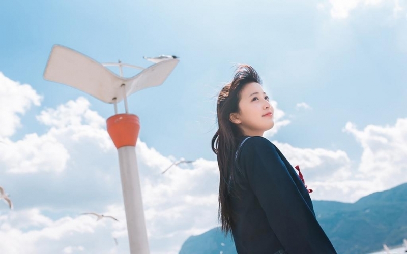 水手服美女治愈系笑容个人写真